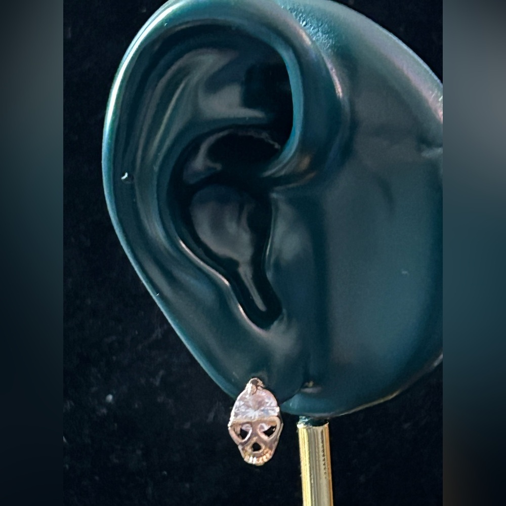 ❤️⭐ Cute Skull Earrings - Picture 2 of 5